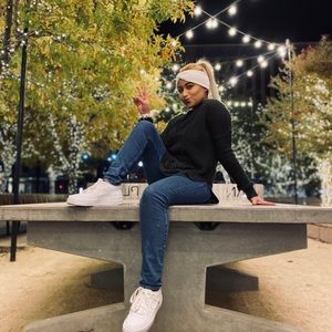 Meet your Posher, Cassandra